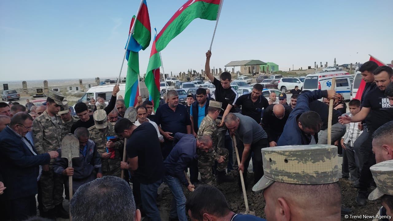 Otuz il əvvəl Füzulidə itkin düşən hərbçinin nəşi Salyana gətirilib - Dəfn edilib (FOTO/VİDEO)
