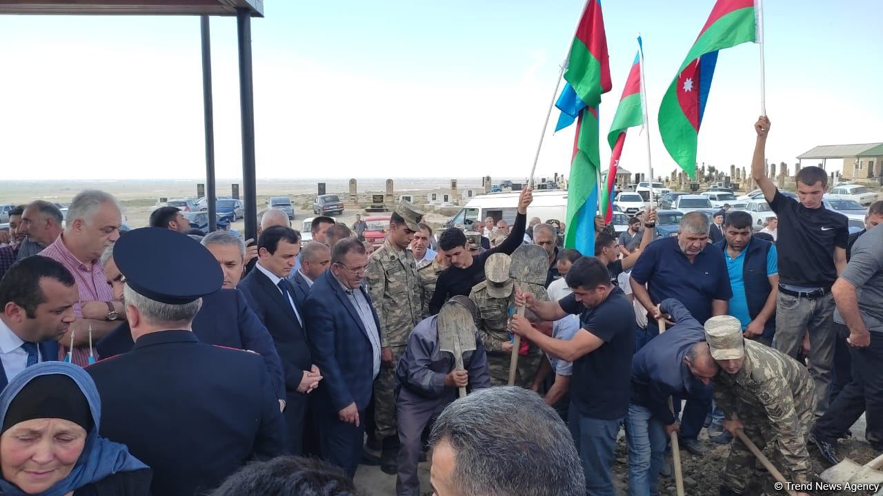 Otuz il əvvəl Füzulidə itkin düşən hərbçinin nəşi Salyana gətirilib - Dəfn edilib (FOTO/VİDEO)