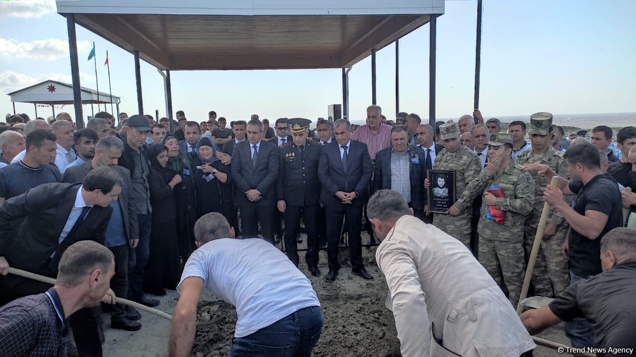 Otuz il əvvəl Füzulidə itkin düşən hərbçinin nəşi Salyana gətirilib - Dəfn edilib (FOTO/VİDEO)