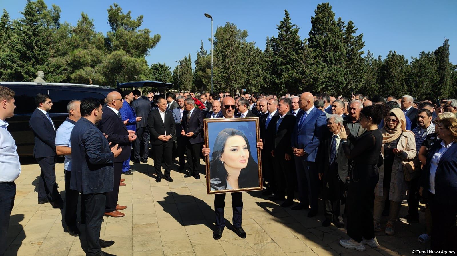 Qənirə Paşayeva dəfn edildi (FOTO/VİDEO) (YENİLƏNİB)