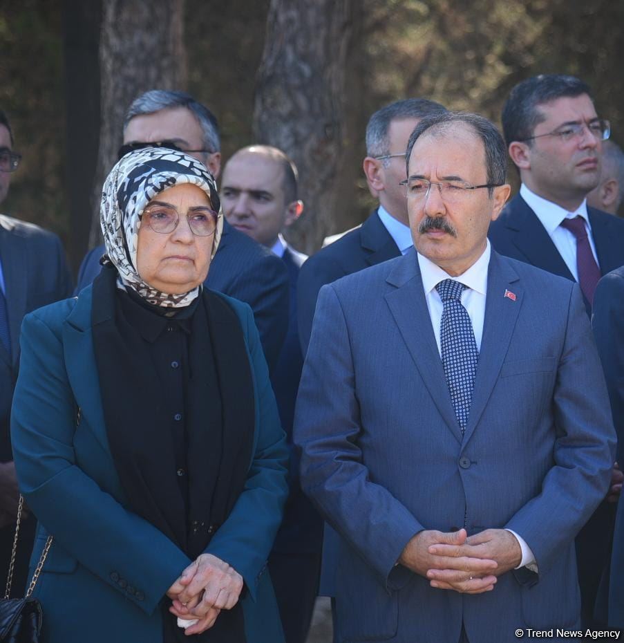 Qənirə Paşayeva dəfn edildi (FOTO/VİDEO) (YENİLƏNİB)