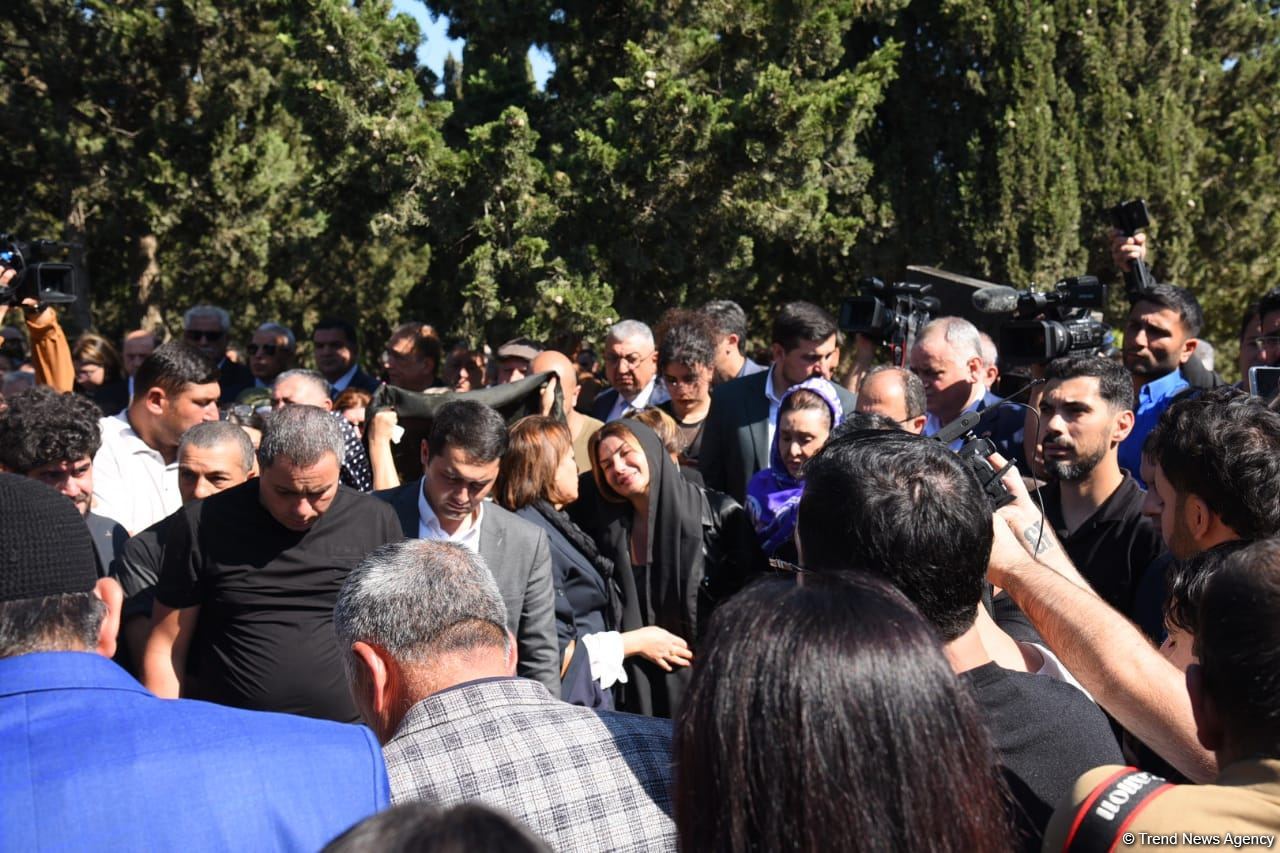 Qənirə Paşayeva dəfn edildi (FOTO/VİDEO) (YENİLƏNİB)
