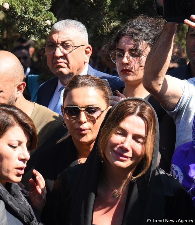 Qənirə Paşayeva dəfn edildi (FOTO/VİDEO) (YENİLƏNİB)