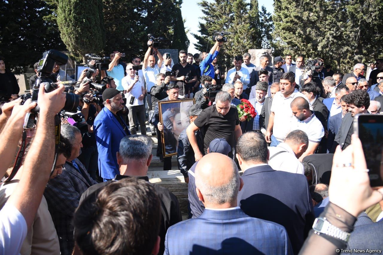 Qənirə Paşayeva dəfn edildi (FOTO/VİDEO) (YENİLƏNİB)