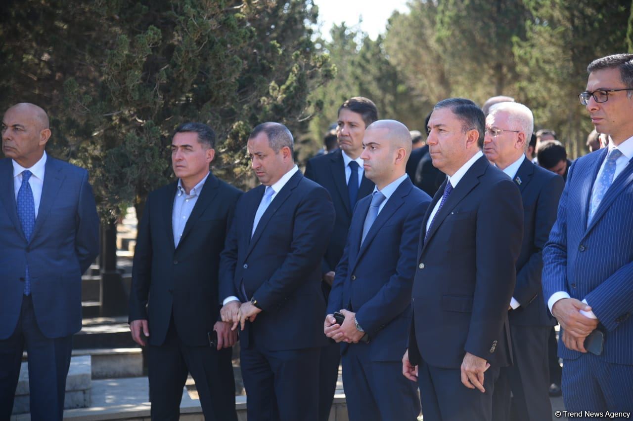 Qənirə Paşayeva dəfn edildi (FOTO/VİDEO) (YENİLƏNİB)