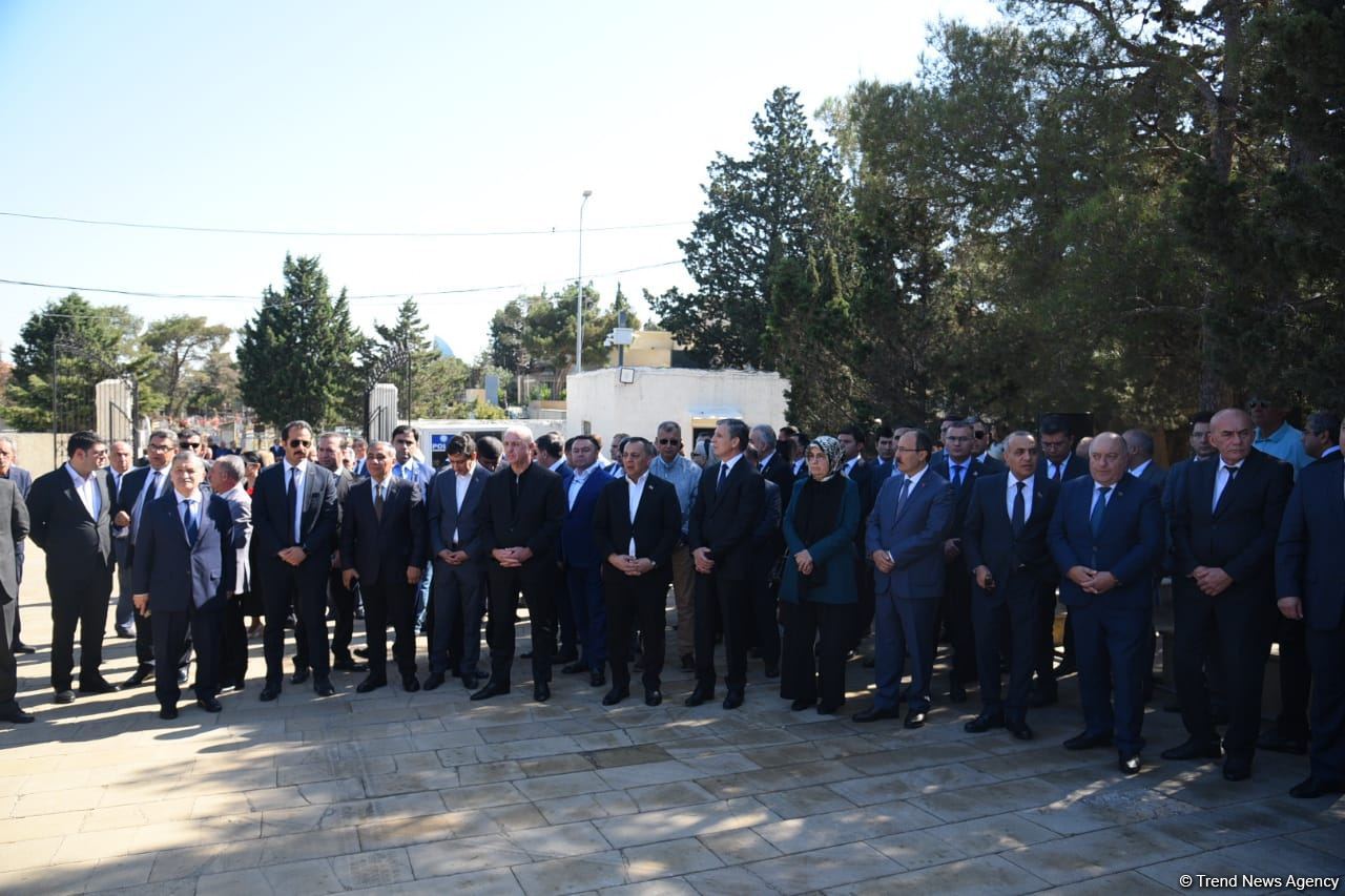 Qənirə Paşayeva dəfn edildi (FOTO/VİDEO) (YENİLƏNİB)