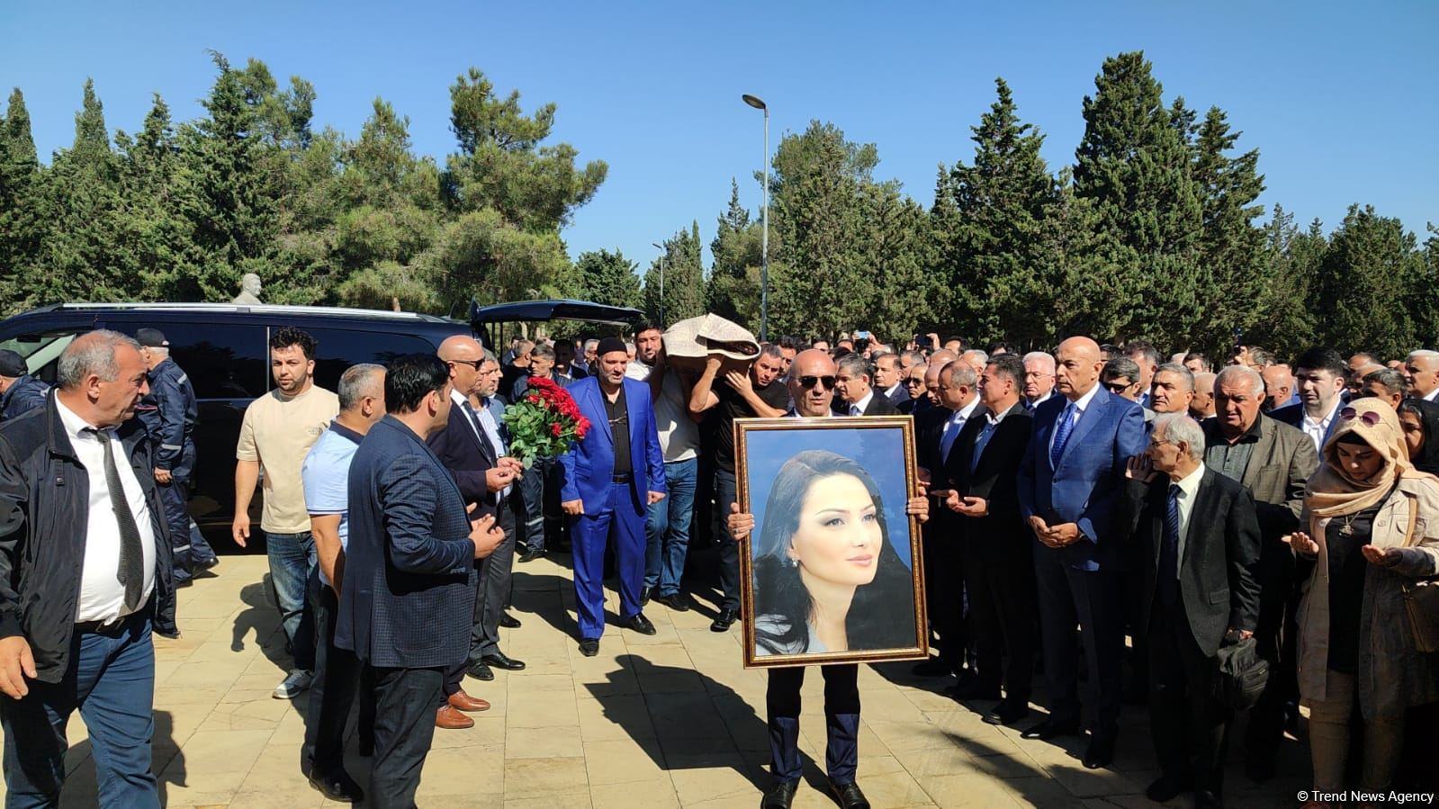 Qənirə Paşayeva dəfn edildi (FOTO/VİDEO) (YENİLƏNİB)