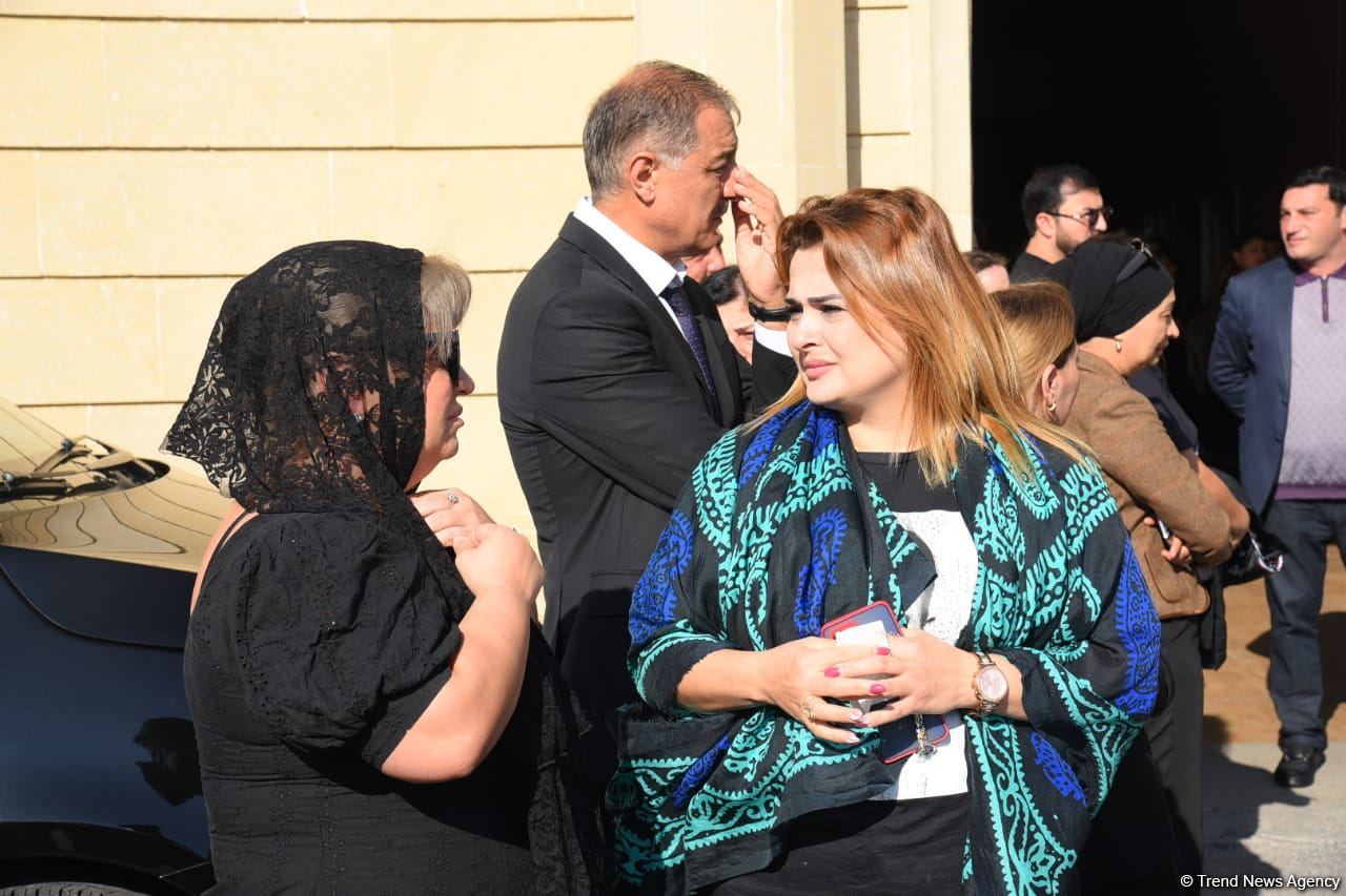 Qənirə Paşayeva ilə vida mərasimi başa çatıb (FOTO/VİDEO) (YENİLƏNİB)