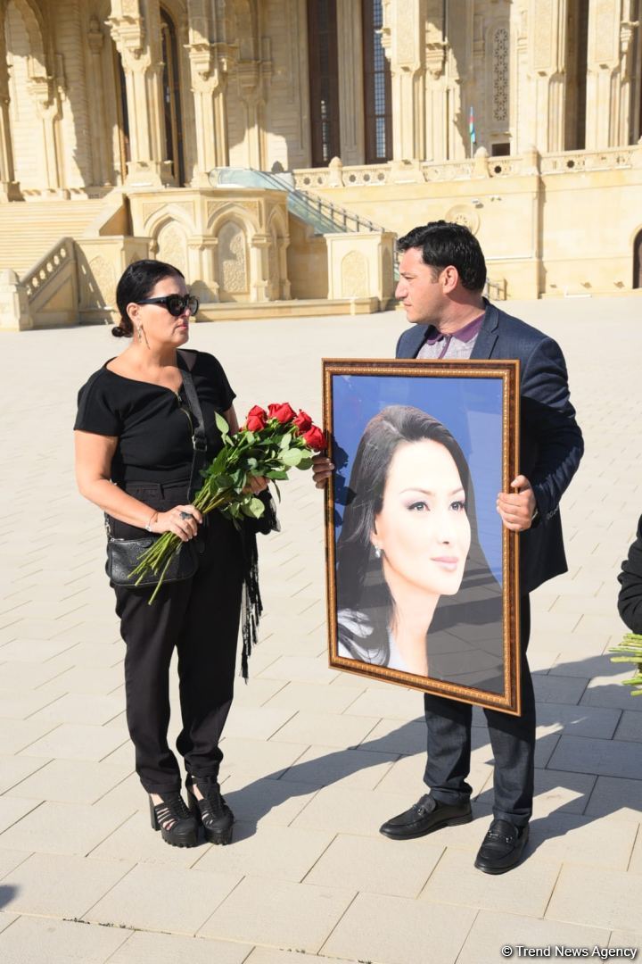 Qənirə Paşayeva ilə vida mərasimi başa çatıb (FOTO/VİDEO) (YENİLƏNİB)