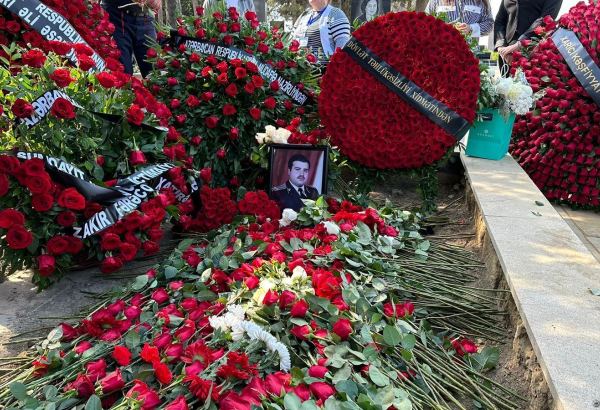 Milli Qəhrəman Riad Əhmədov İkinci Fəxri Xiyabanda dəfn olunub (FOTO) (YENİLƏNİB)