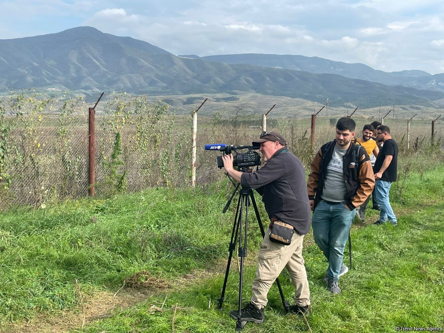 Xarici media nümayəndələri Xocalıda narkotik plantasiyasının aşkarlandığı əraziyə gəlib (FOTO)