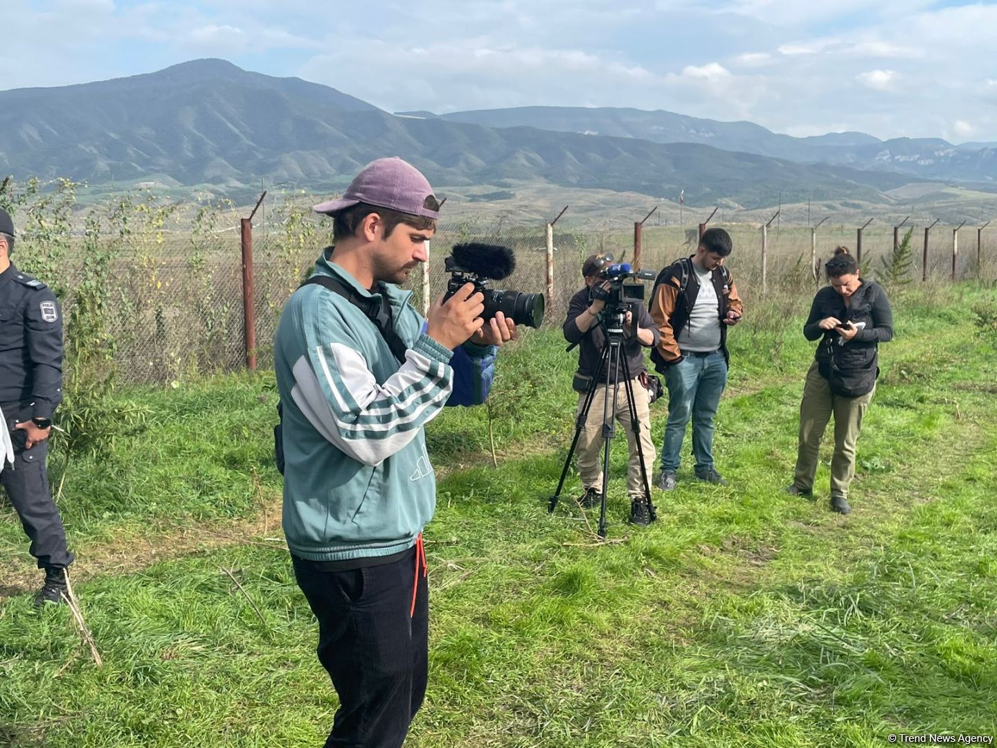 Xarici media nümayəndələri Xocalıda narkotik plantasiyasının aşkarlandığı əraziyə gəlib (FOTO)