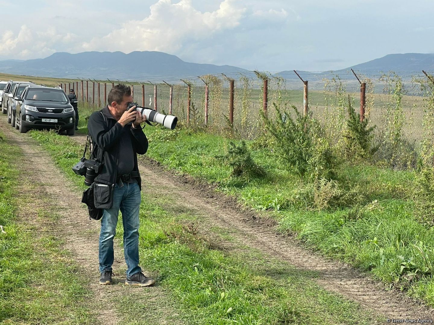 Xarici media nümayəndələri Xocalıda narkotik plantasiyasının aşkarlandığı əraziyə gəlib (FOTO)