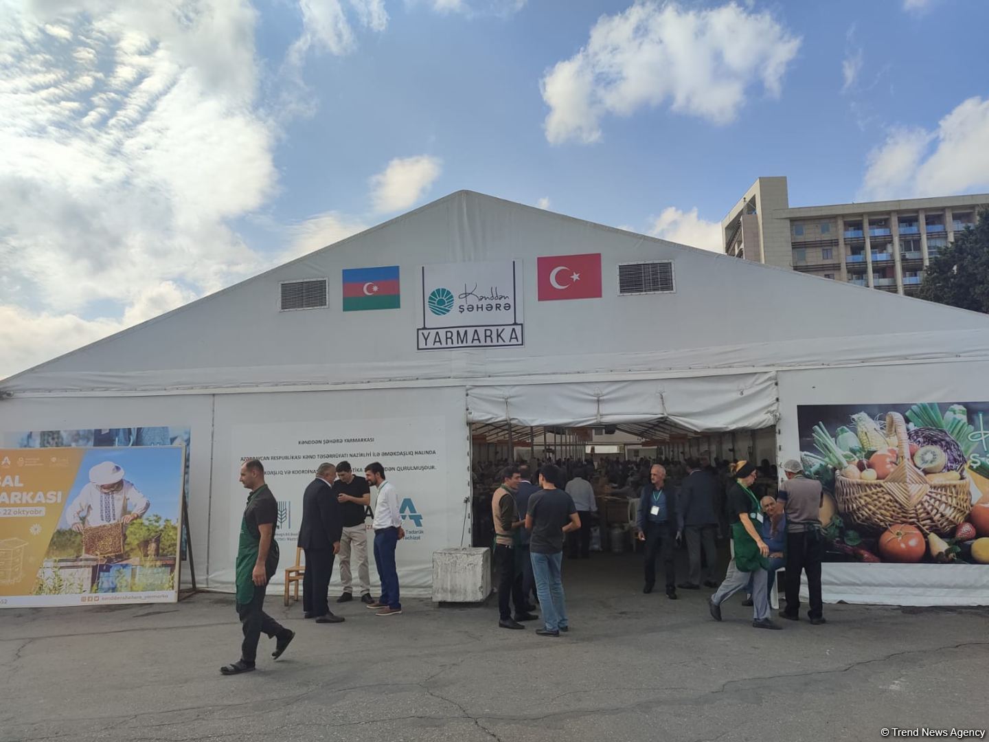 Bakının mərkəzində "bal kimi" yarmarka (FOTOREPORTAJ)