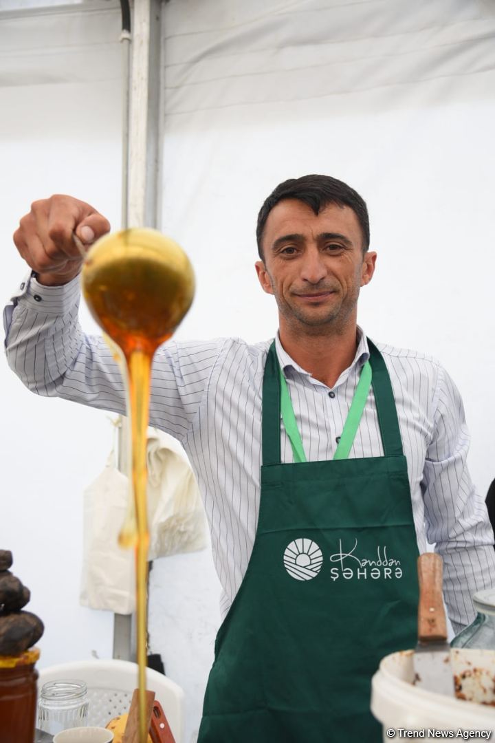 Bakının mərkəzində "bal kimi" yarmarka (FOTOREPORTAJ)
