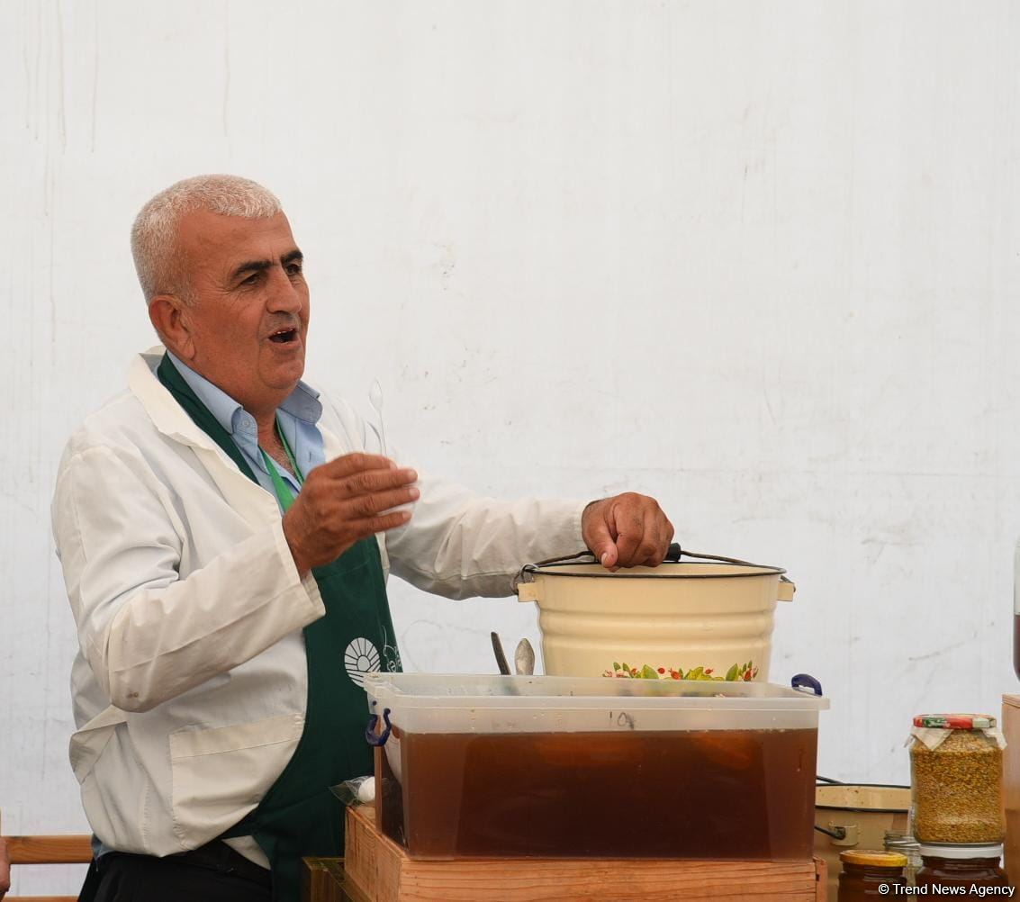 Bakının mərkəzində "bal kimi" yarmarka (FOTOREPORTAJ)