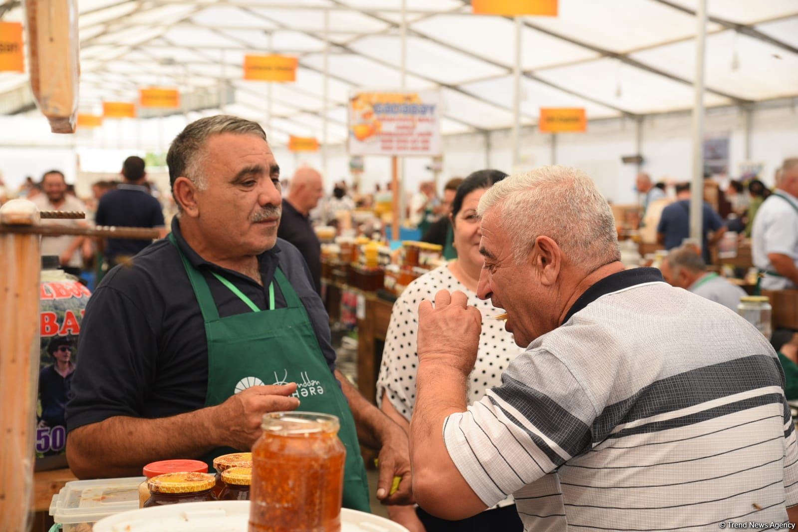 Bakının mərkəzində "bal kimi" yarmarka (FOTOREPORTAJ)