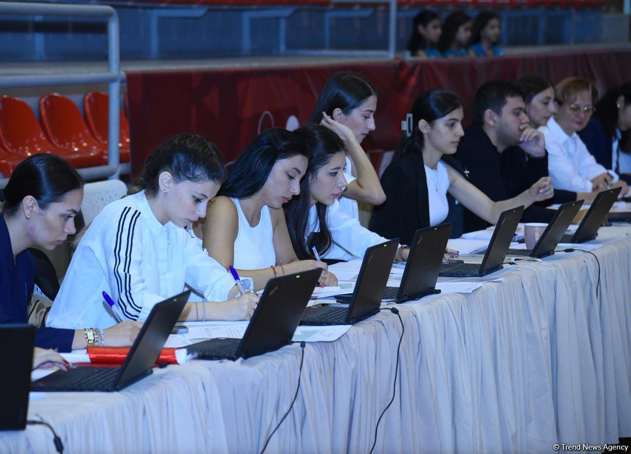 Bədii gimnastika üzrə 28-ci Bakı çempionatına start verilib (FOTO)
