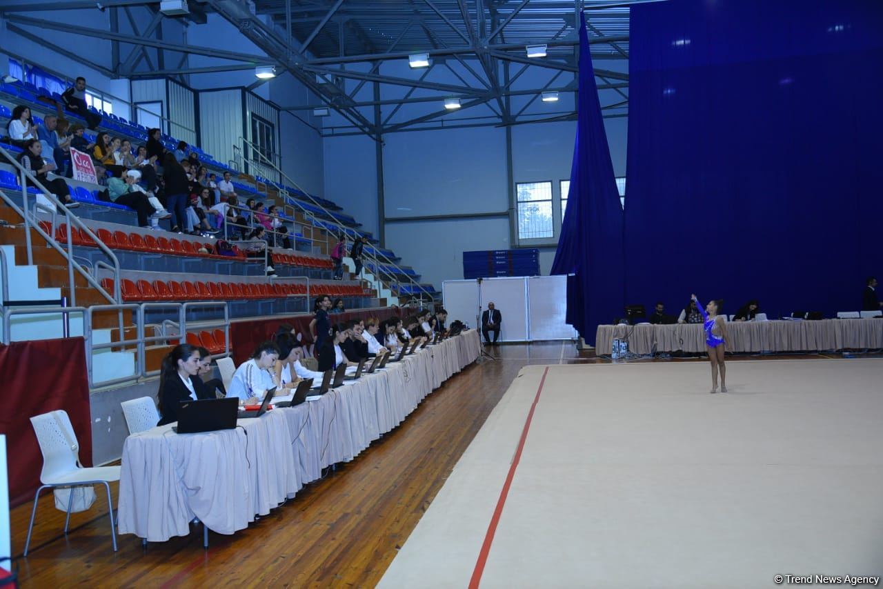 Bədii gimnastika üzrə 28-ci Bakı çempionatına start verilib (FOTO)
