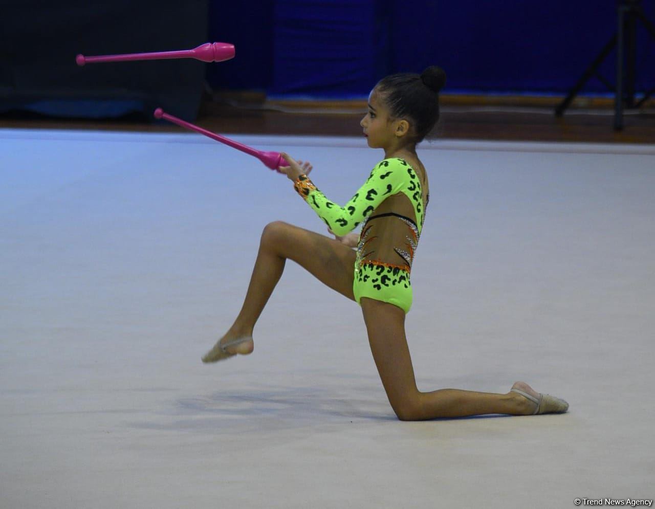 Bədii gimnastika üzrə 28-ci Bakı çempionatına start verilib (FOTO)