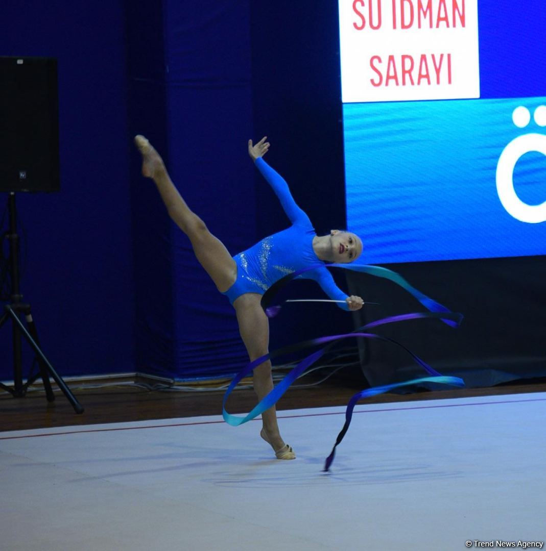 Bədii gimnastika üzrə 28-ci Bakı çempionatına start verilib (FOTO)