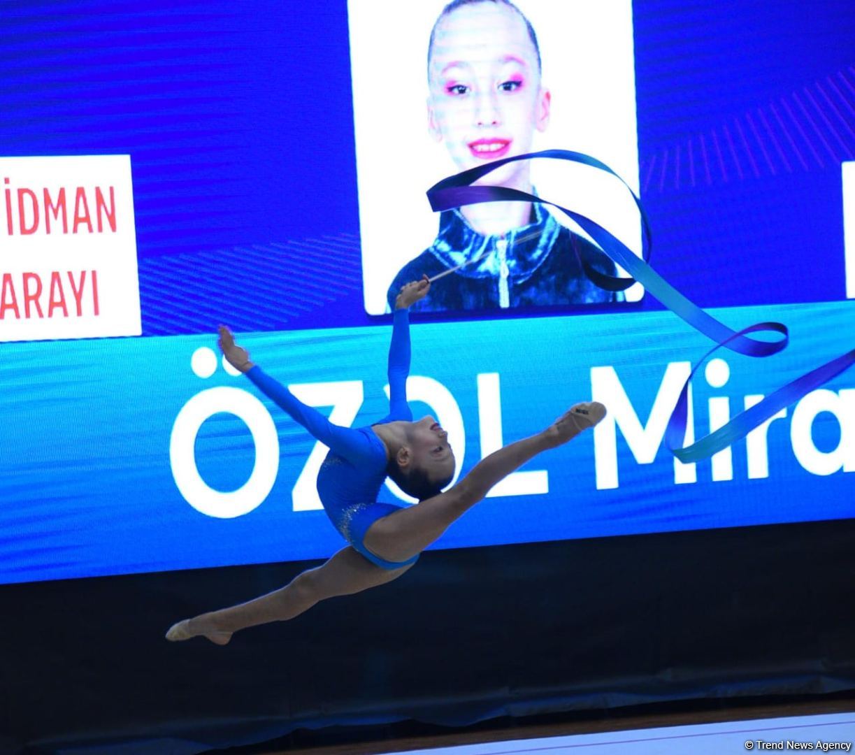 Bədii gimnastika üzrə 28-ci Bakı çempionatına start verilib (FOTO)