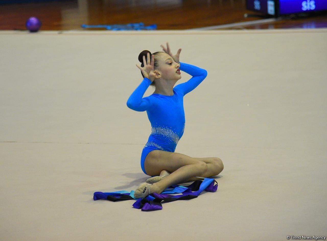 Bədii gimnastika üzrə 28-ci Bakı çempionatına start verilib (FOTO)