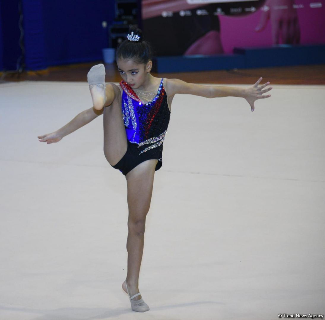 Bədii gimnastika üzrə 28-ci Bakı çempionatına start verilib (FOTO)