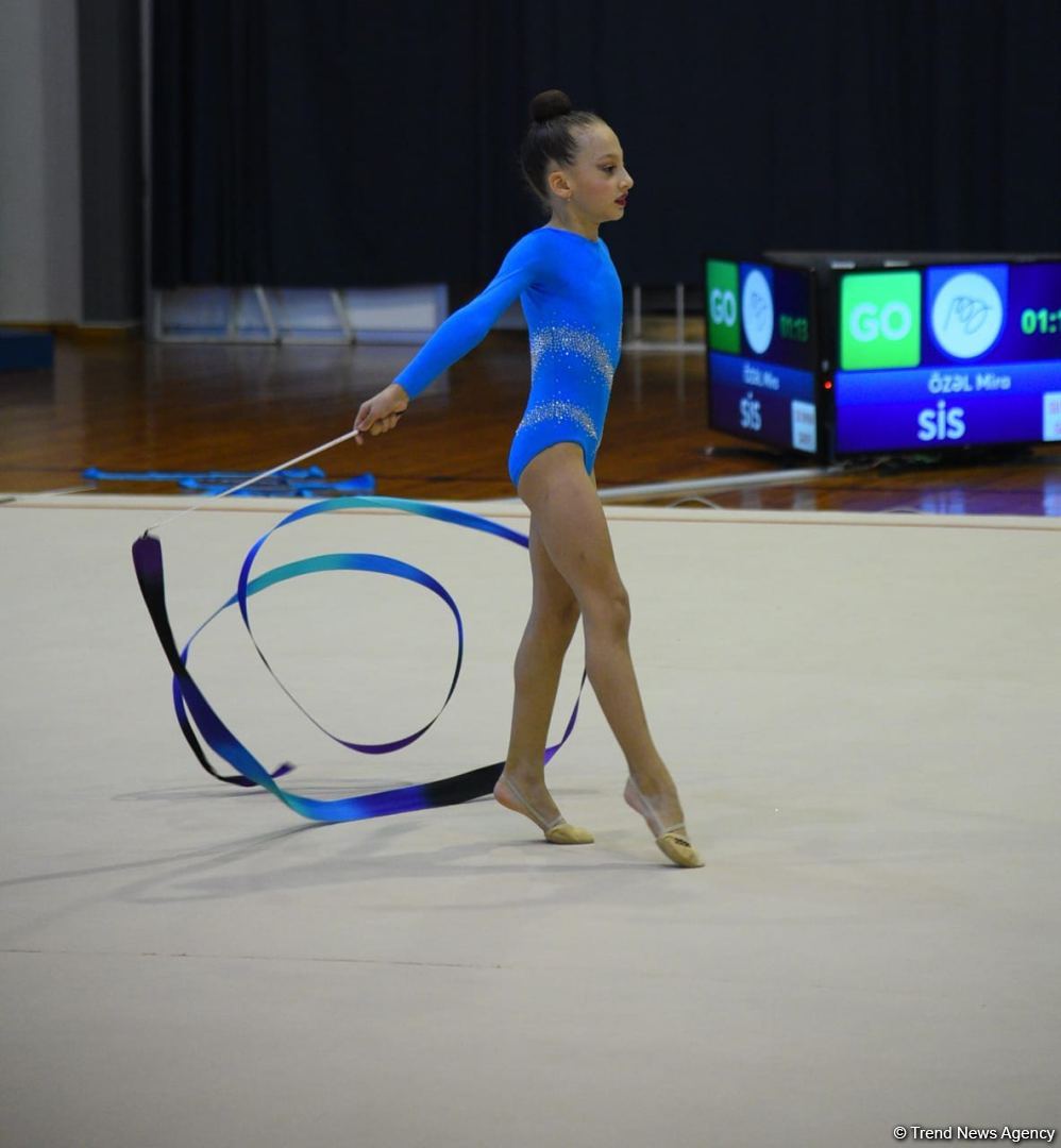 Bədii gimnastika üzrə 28-ci Bakı çempionatına start verilib (FOTO)