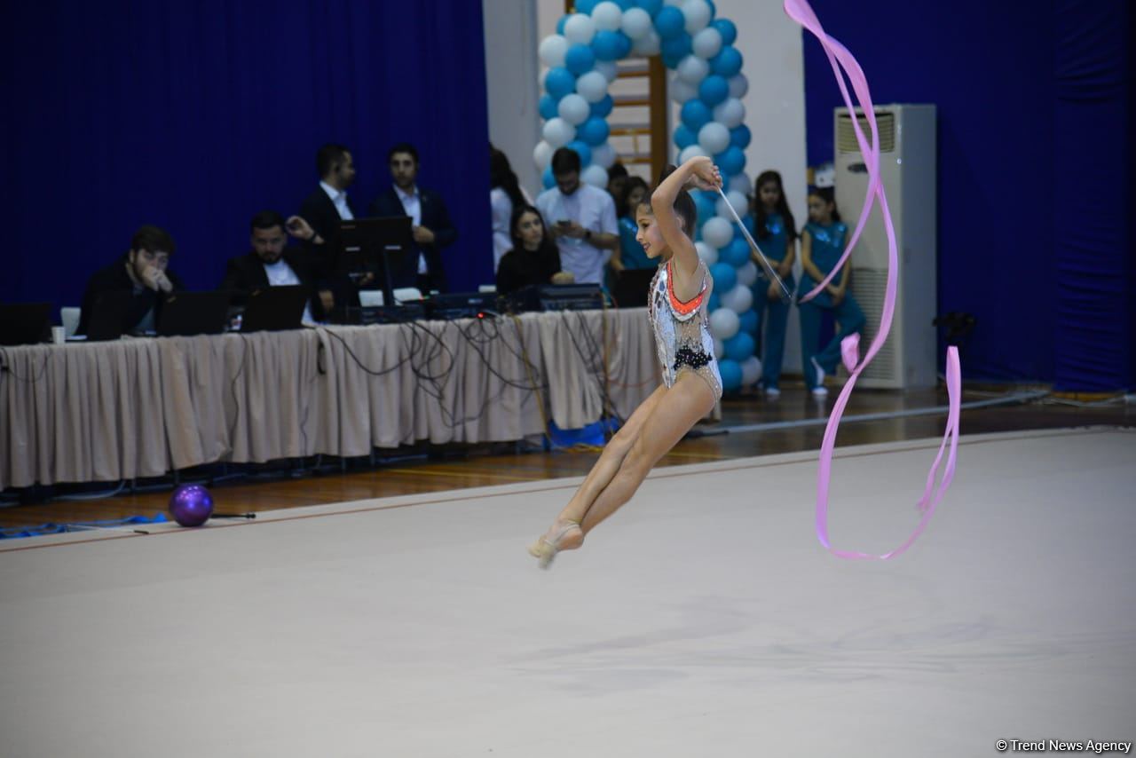 Bədii gimnastika üzrə 28-ci Bakı çempionatına start verilib (FOTO)