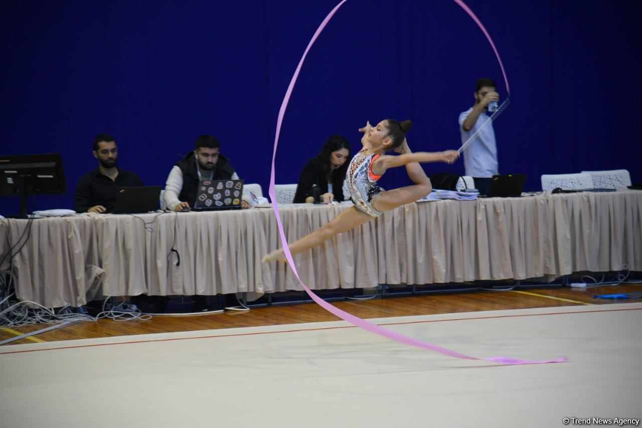 Bədii gimnastika üzrə 28-ci Bakı çempionatına start verilib (FOTO)