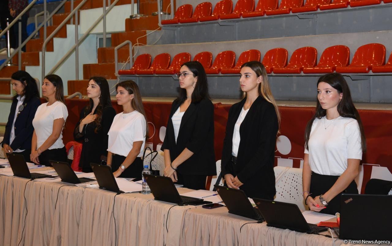 Bədii gimnastika üzrə 28-ci Bakı çempionatına start verilib (FOTO)