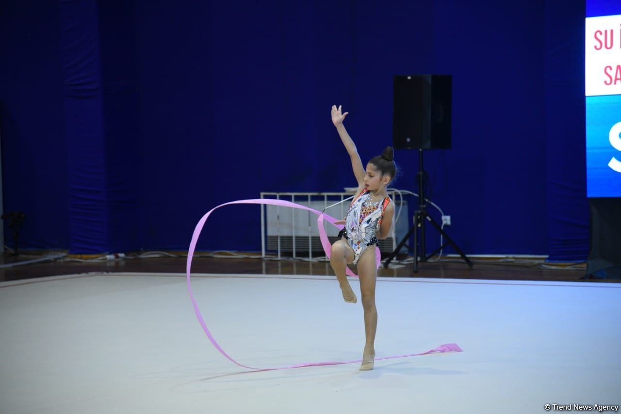 Bədii gimnastika üzrə 28-ci Bakı çempionatına start verilib (FOTO)