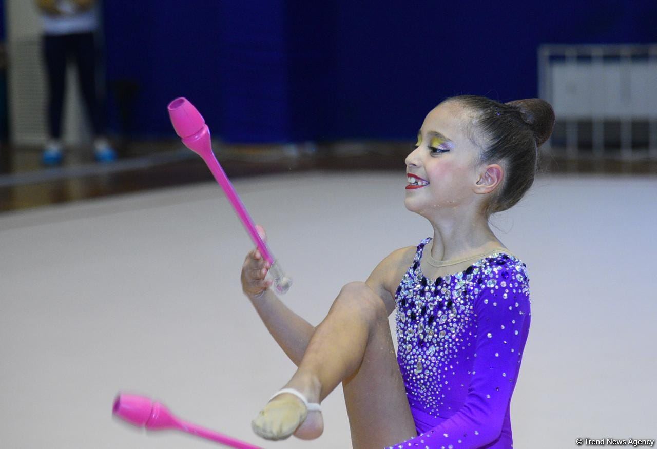 Bədii gimnastika üzrə 28-ci Bakı çempionatına start verilib (FOTO)