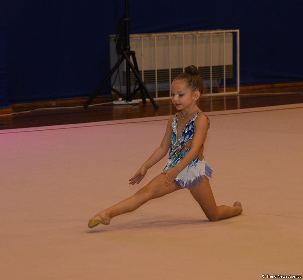 Bədii gimnastika üzrə 28-ci Bakı çempionatına start verilib (FOTO)