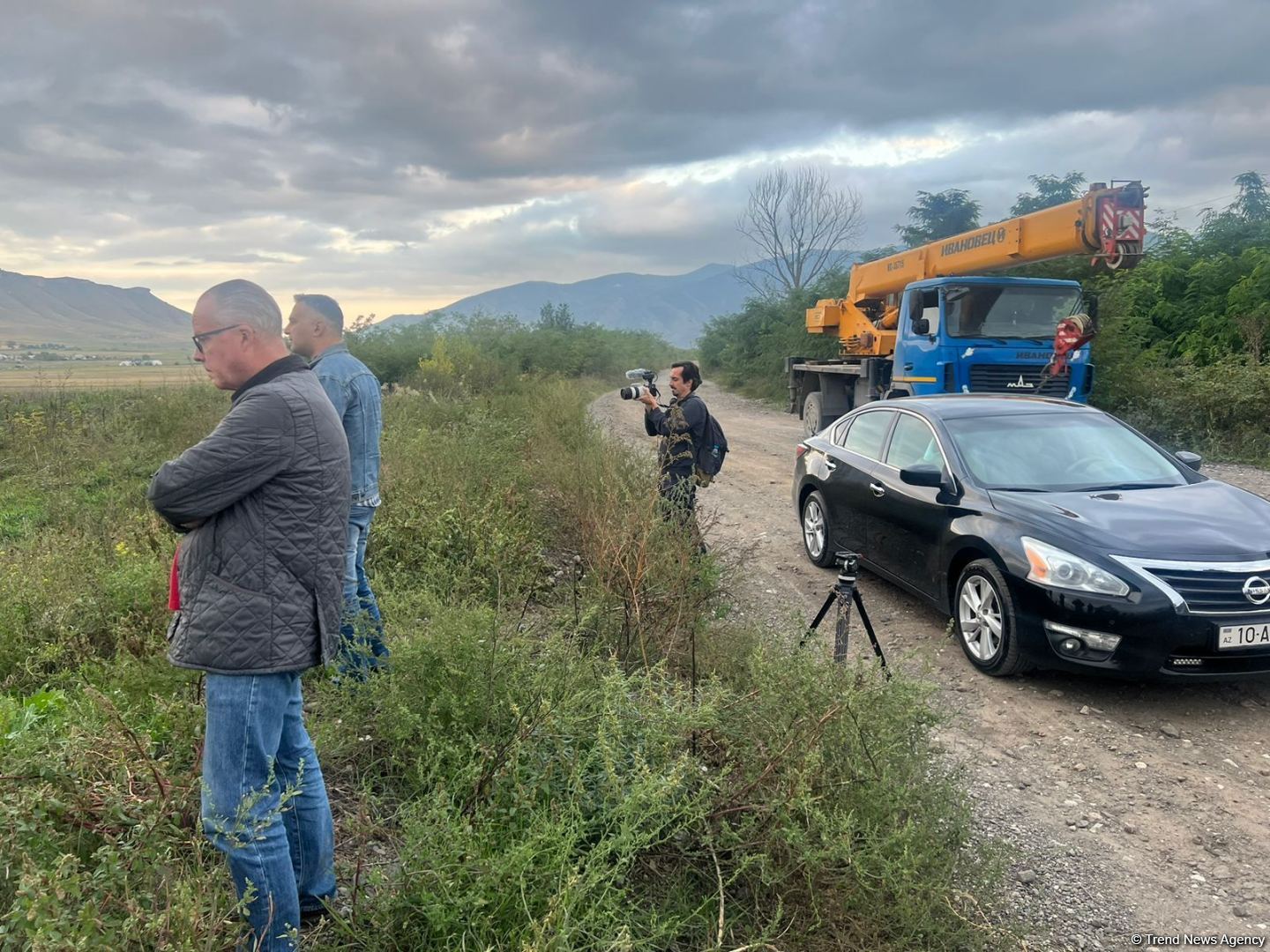 Xarici media nümayəndələri Ağdamda aşkarlanan narkotik plantasiyalarına baxış keçirir (FOTO)