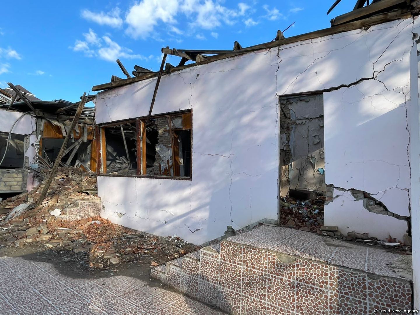 Ermənilərin Gəncəyə dördüncü qanlı raket hücumundan 4 il ötür (FOTO)