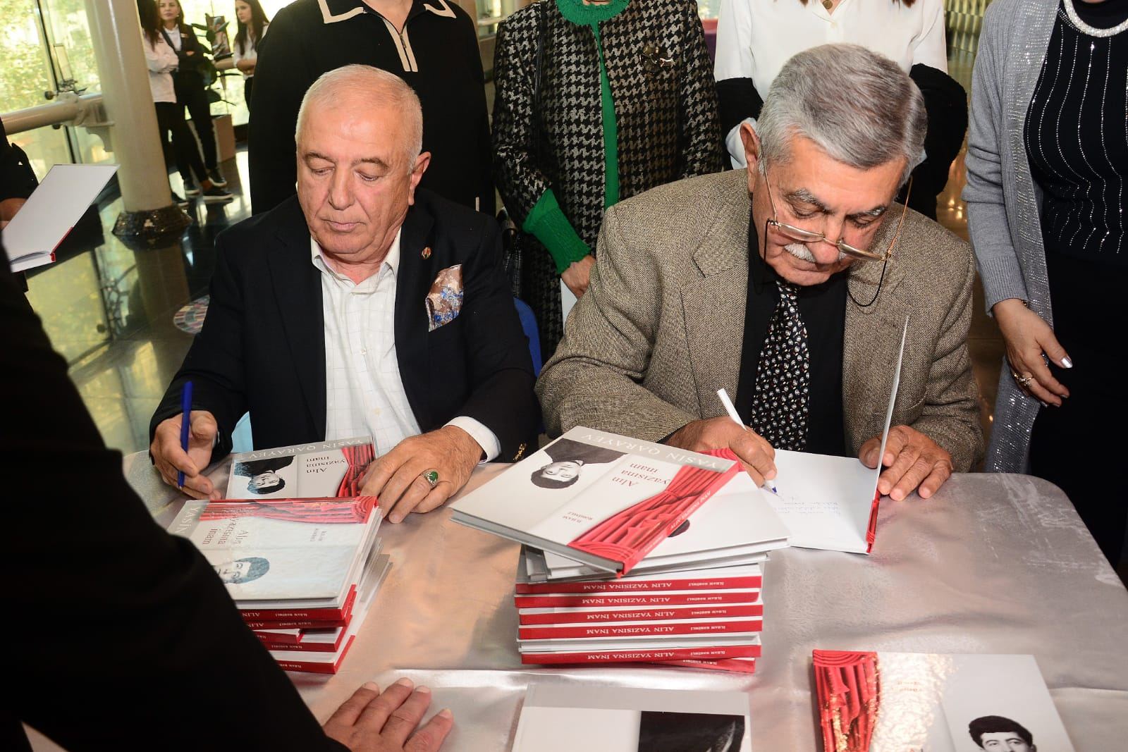 Xalq artisti Yasin Qarayevə həsr olunan kitabın təqdimatı keçirilib (FOTO)