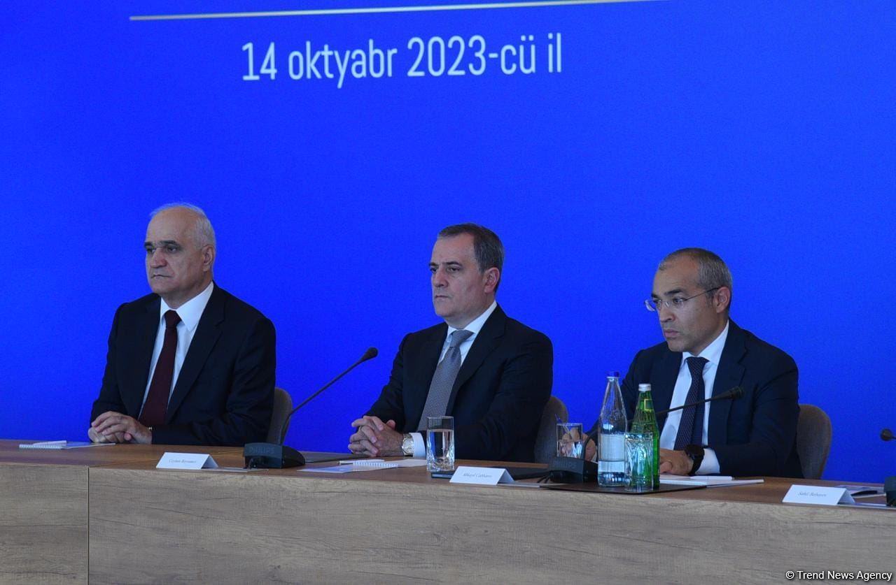 Bakıda "Vətənə, xalqa və dövlətçiliyə misilsiz xidmətin 20 ili" mövzusunda konfrans keçirilib (FOTO) (YENİLƏNİB)