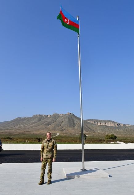 Prezident İlham Əliyev Xocalı şəhərində Azərbaycanın Dövlət Bayrağını ucaldıb (FOTO/VİDEO) (YENİLƏNİB)