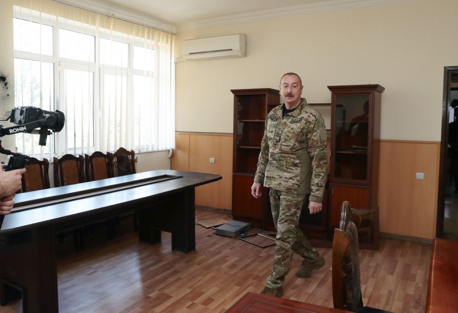 Prezident İlham Əliyev Ağdərə şəhərində Azərbaycan Respublikasının Dövlət Bayrağını ucaldıb (FOTO/VİDEO) (YENİLƏNİB)