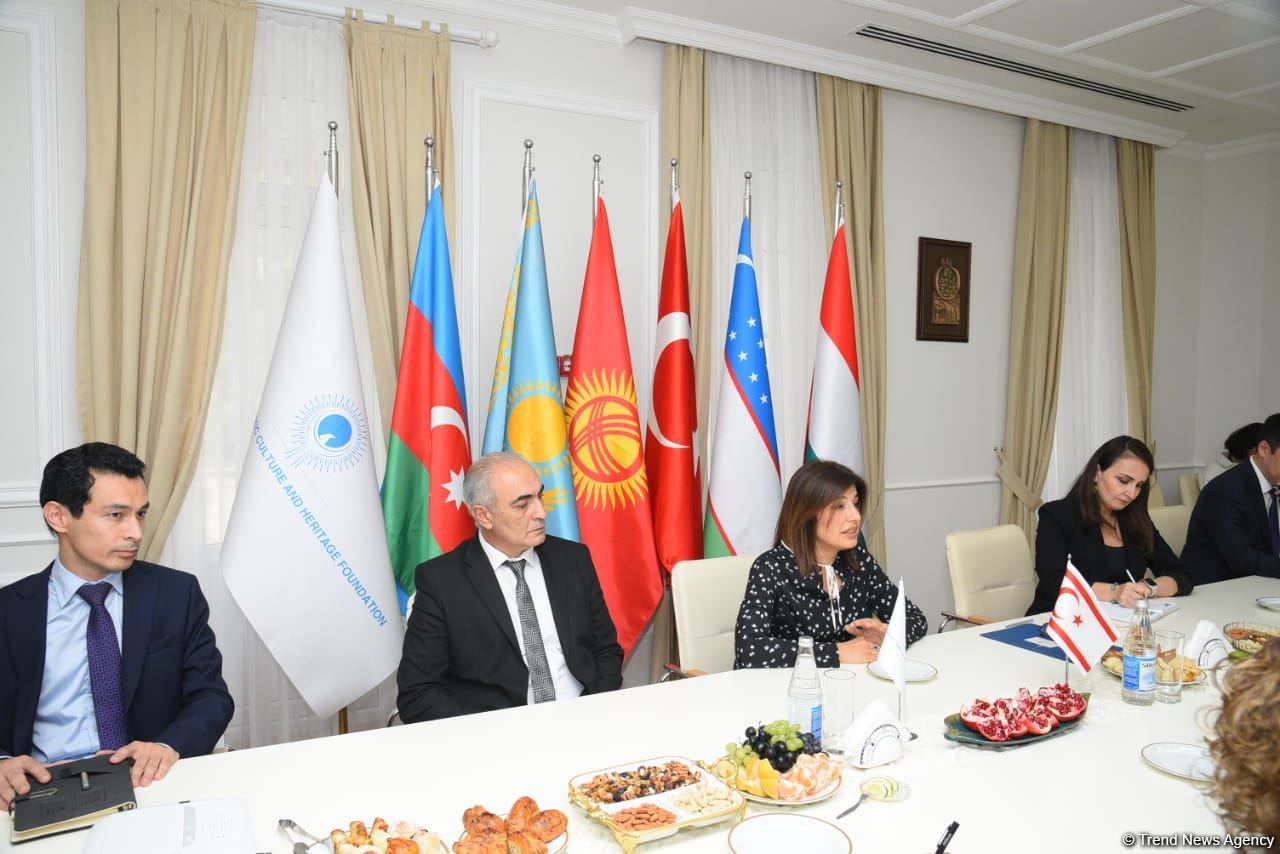 Ersin Tatar Beynəlxalq Türk Mədəniyyəti və İrsi Fondunu ziyarət edib (FOTO)