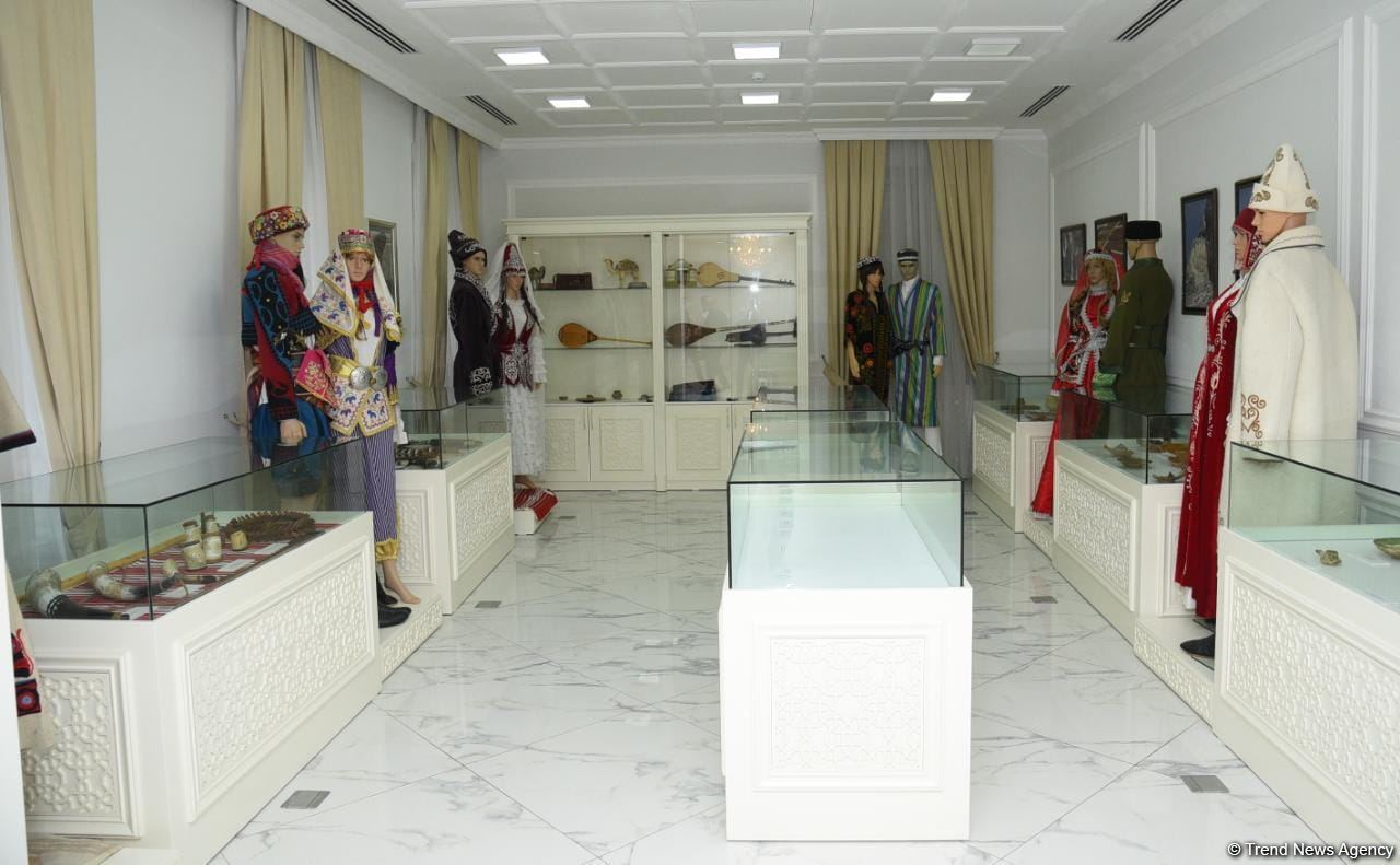 Ersin Tatar Beynəlxalq Türk Mədəniyyəti və İrsi Fondunu ziyarət edib (FOTO)