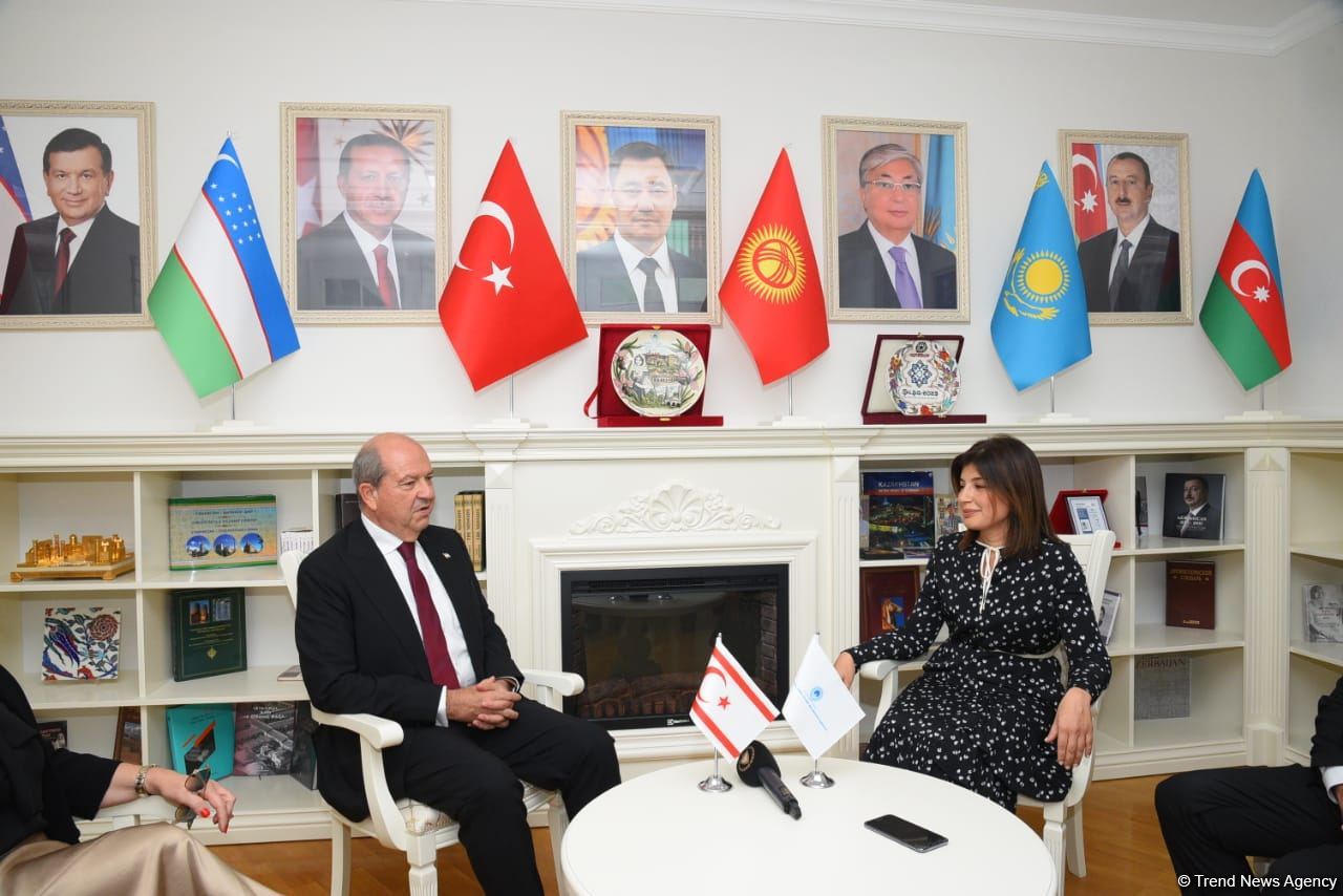 Ersin Tatar Beynəlxalq Türk Mədəniyyəti və İrsi Fondunu ziyarət edib (FOTO)