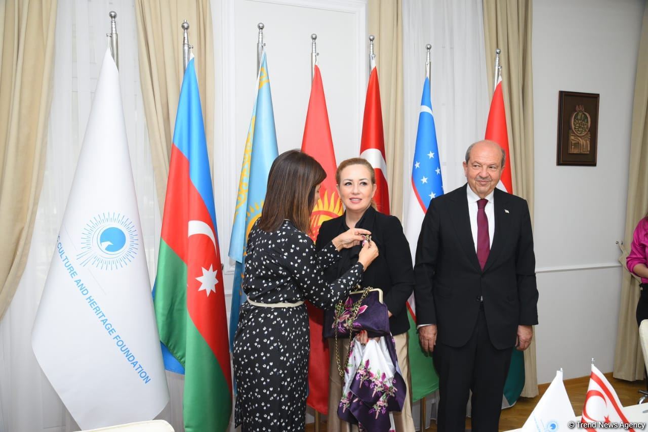 Ersin Tatar Beynəlxalq Türk Mədəniyyəti və İrsi Fondunu ziyarət edib (FOTO)