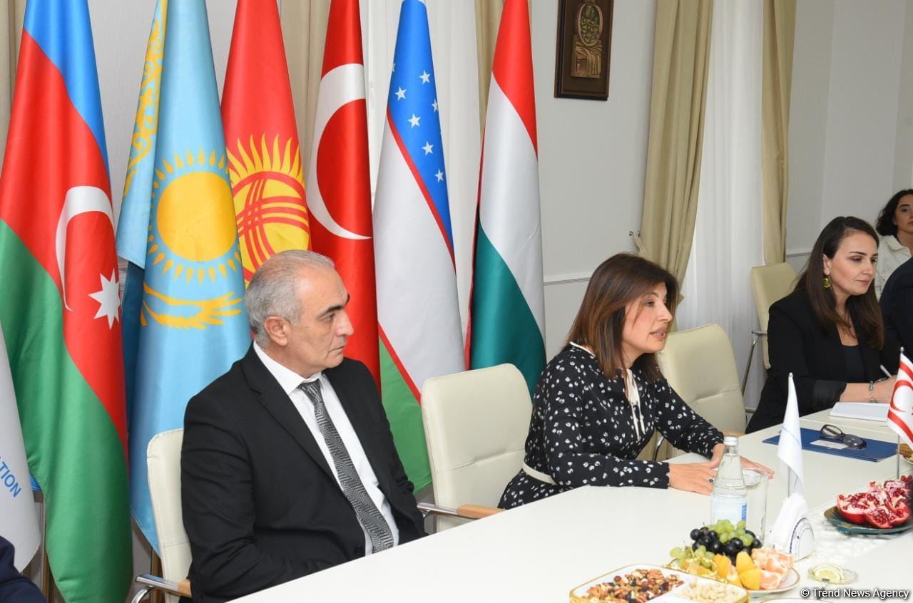 Ersin Tatar Beynəlxalq Türk Mədəniyyəti və İrsi Fondunu ziyarət edib (FOTO)