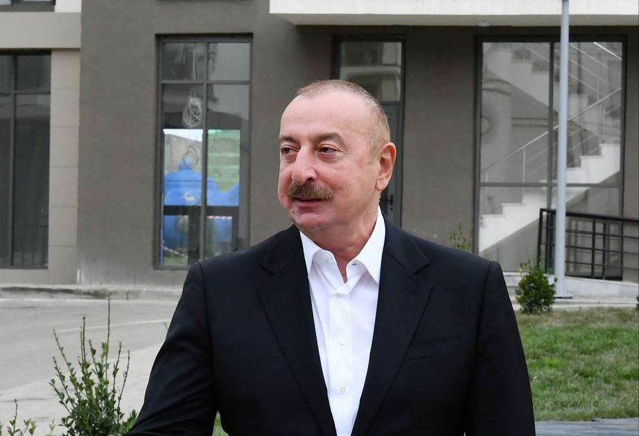 Prezident İlham Əliyev Füzulidə sakinlərlə görüşdə şəhidlərimizə ehtiramını bir daha ifadə edib