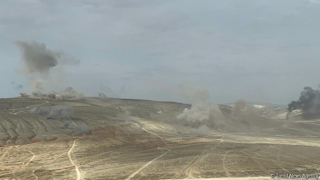 Müdafiə nazirləri Azərbaycandakı birgə taktiki təlimi izləyir (FOTO)