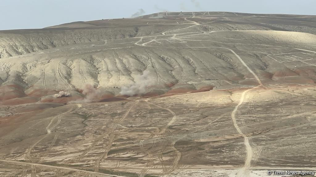 Müdafiə nazirləri Azərbaycandakı birgə taktiki təlimi izləyir (FOTO)