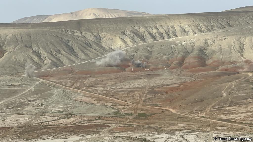 Müdafiə nazirləri Azərbaycandakı birgə taktiki təlimi izləyir (FOTO)